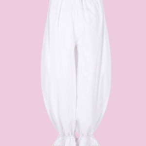 Pantalon bombacho blanco confeccionado en popelin de algodon 100% con delicados acabados en encaje. Hecho bajo pedido con posibilidad de ajustar el largo